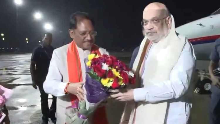 Amit Shah CG Visit: अमित शाह पहुंचे रायपुर; कल बस्तर दशहरा में करेंगे शिरकत, इन अहम मुद्दों पर करेंगे चर्चा