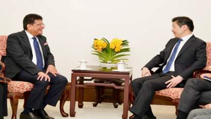 केंद्रीय मंत्री पीयूष गोयल और सिंगापुर के प्रधानमंत्री लॉरेंस वोंग