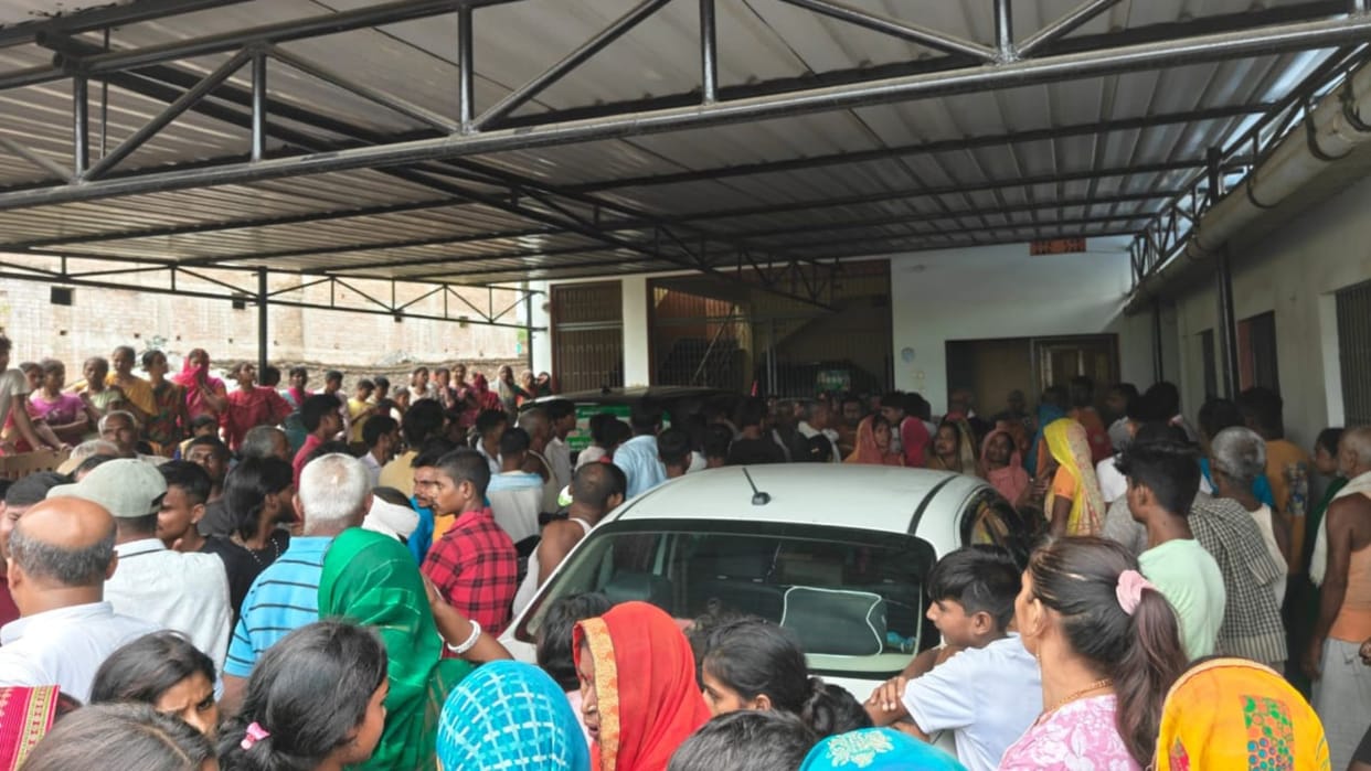 Bihar News: Mob creates ruckus at former minister's house in Begusarai over recovery of minor body
