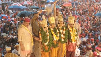 historic Bharat Milap Dasharatha sons met in Kashi tears welled up people chanted Jai Shri Ram
