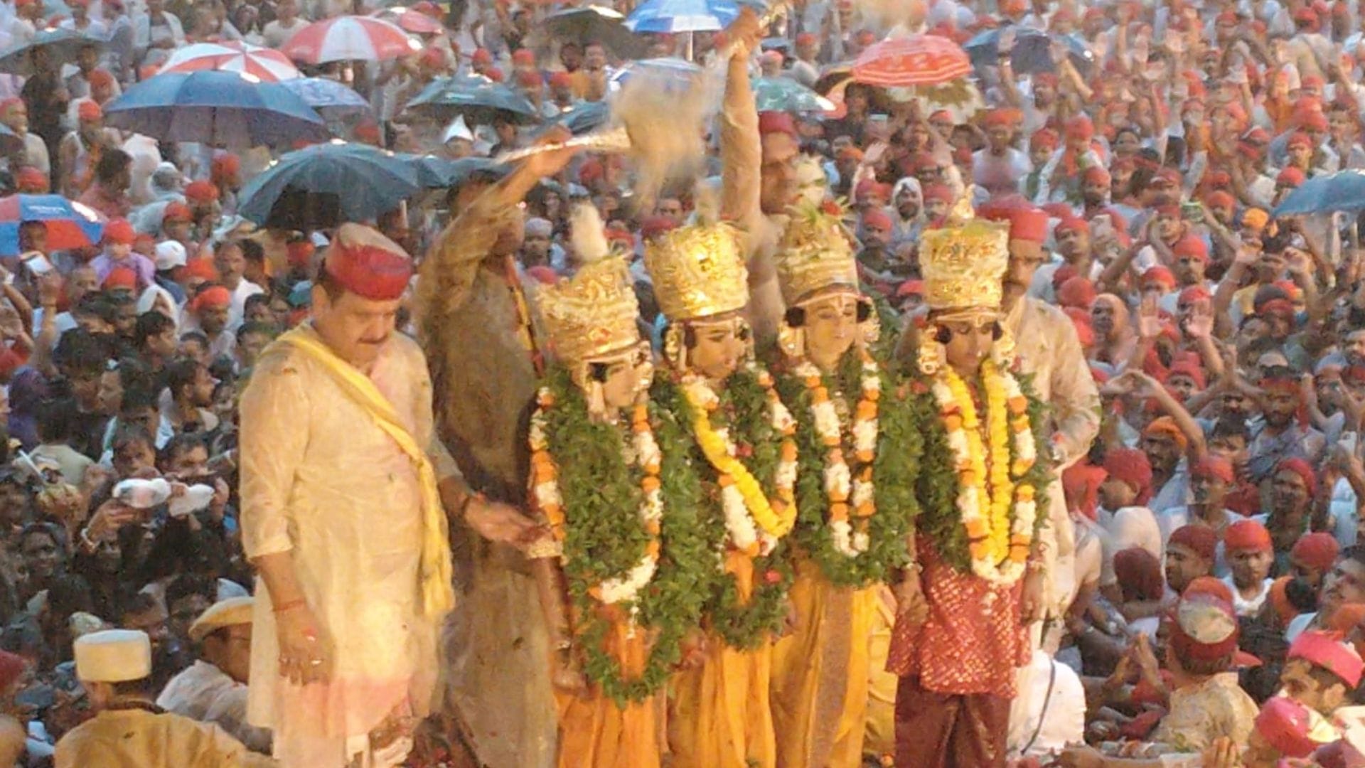 Bharat Milap Two researchers Japan arrive in Kashi study essence delve into 484 year history and intricate