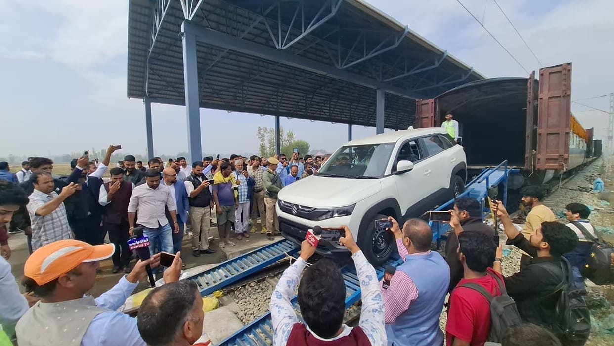 Jammu Division succeeded to get First Automobile rake Manesar to Anantnag Goods Shed in Kashmir Valley