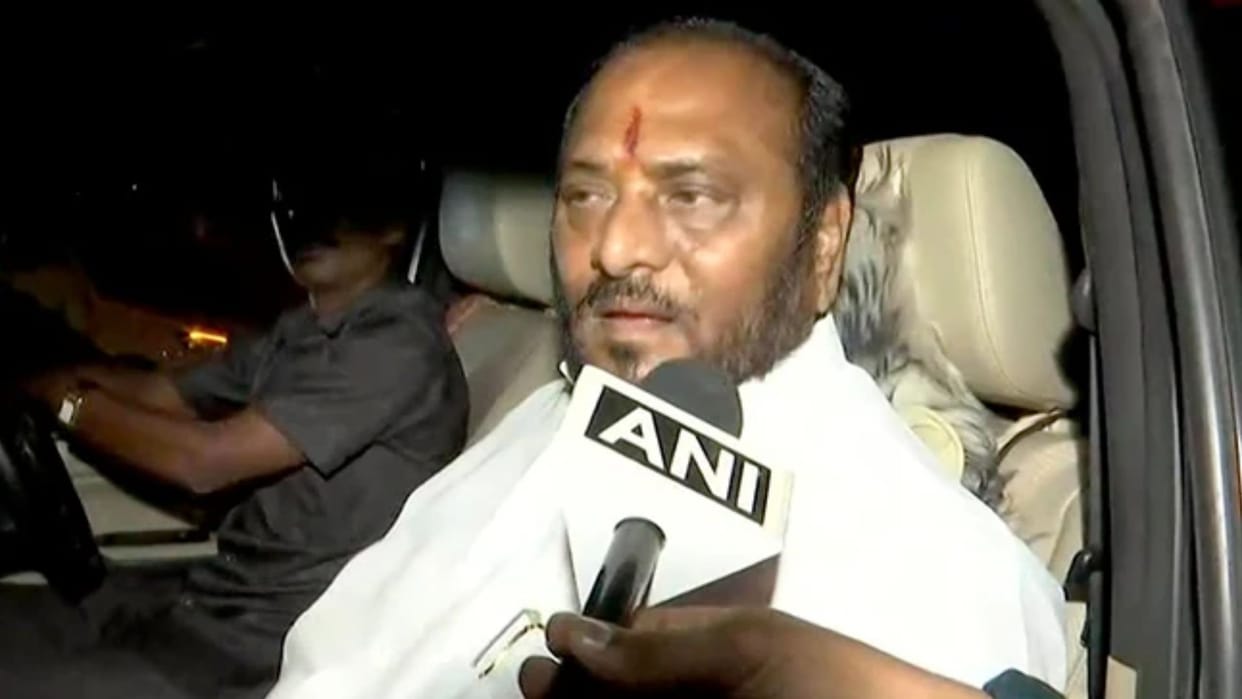 Ramdas Kadam claims Bal Thackeray's body was kept at Matoshree for two days, Uddhav took his thumb impression