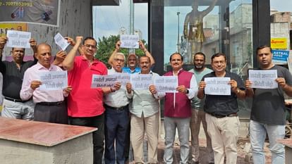 Sindhi traders raised slogan 'Adopt Swadeshi...' in Lucknow pledged to create awareness among people