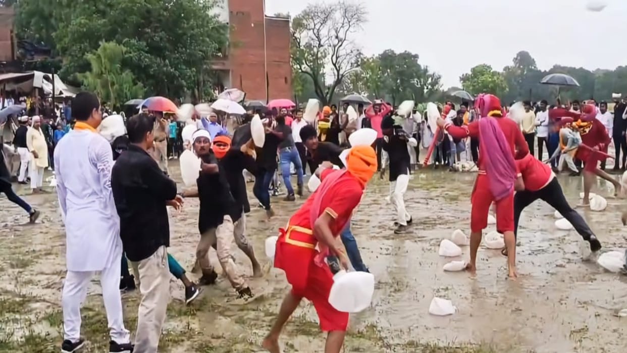 The historic Kuppi war of Daranagar took place amidst heavy rain, a huge crowd gathered to watch.