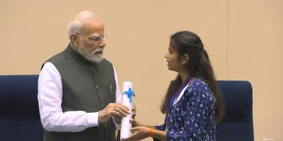 Bihar Election: PM Modi's virtual interaction with the youth of Bihar, many gifts, Bihta NIT, IIT, employment
