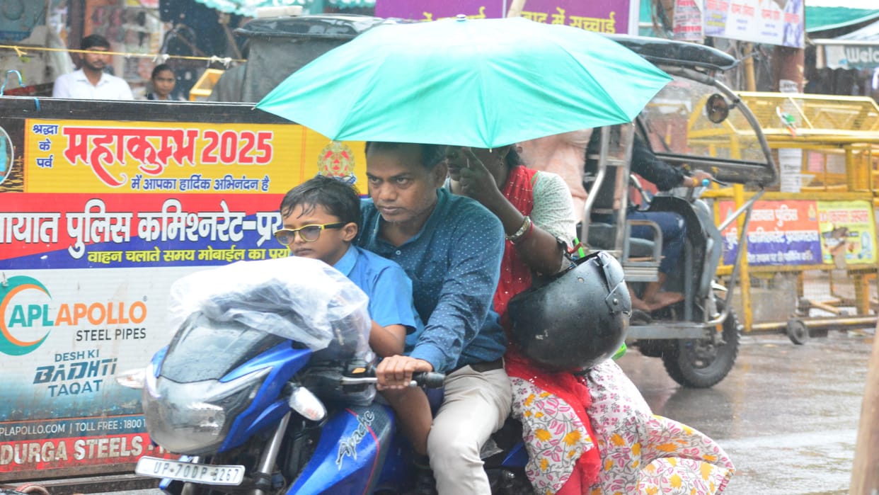 Prayagraj Weather: Rains like the monsoon in Kwar, monsoon showing its colours during its return.