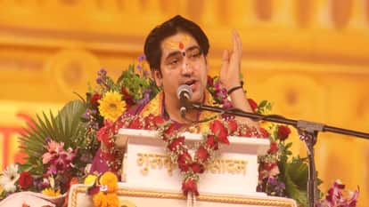 बागेश्वर धाम पीठाधीश्वर पं.धीरेंद्र कृष्ण शास्त्री