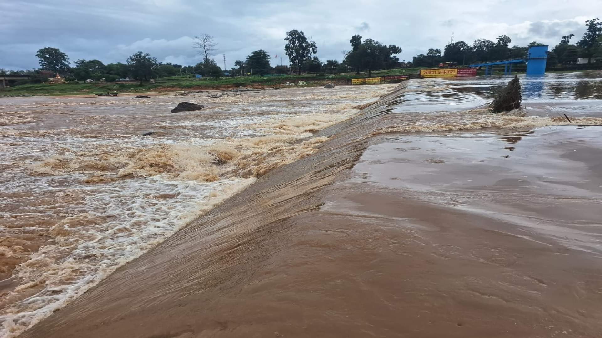 कन्हर नदी उफान पर