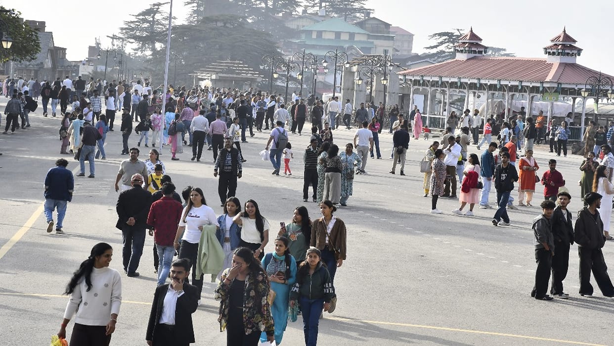 HP Tourism: Weekend tourism shines in Himachal after three months, number of tourists increases