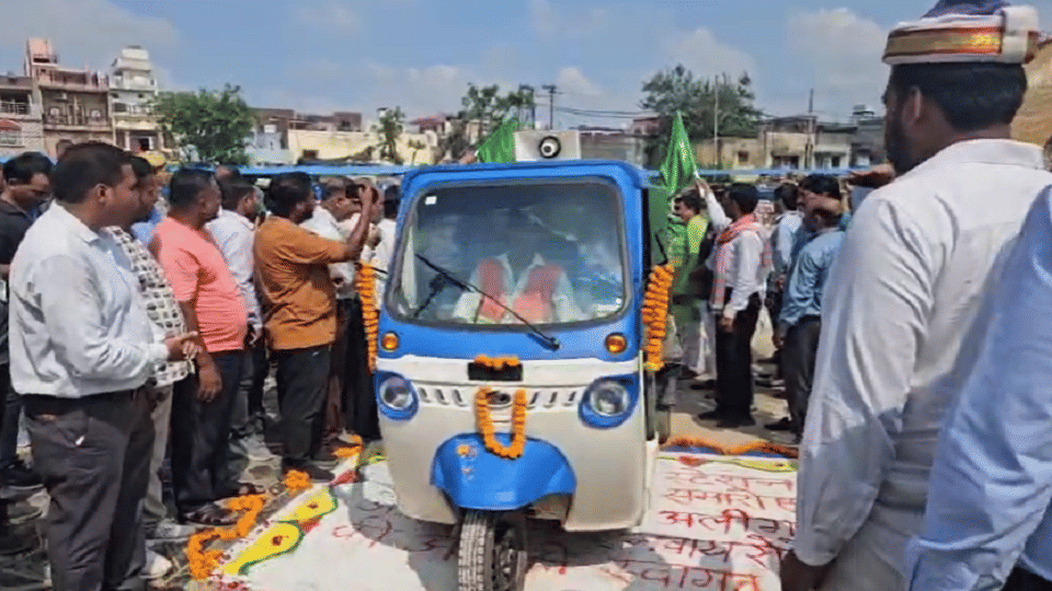 E-rickshaws collect garbage from narrow streets in Aligarh