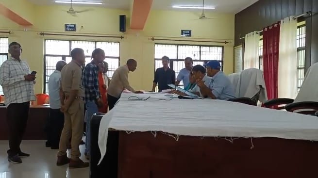 Kanpur Out of three police station inspectors only one police station inspector reached the Samadhan Diwas