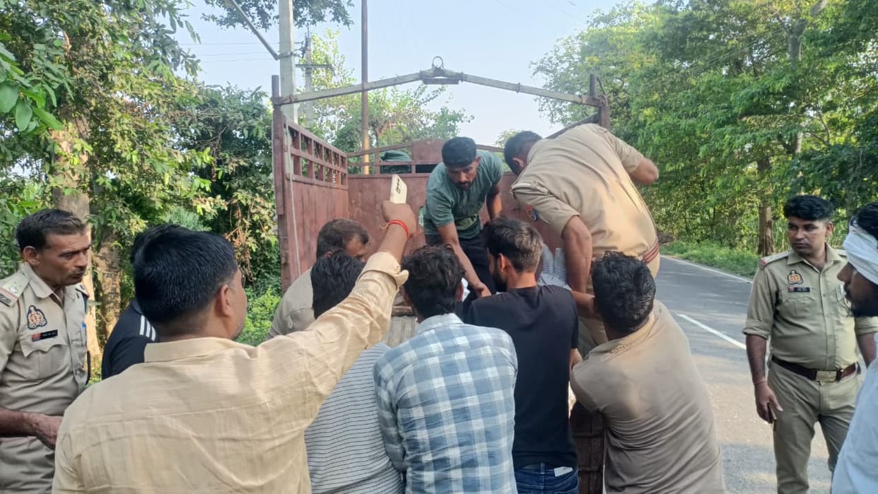 High-Speed Car Crashes Into Tree in Kharkhoda, Driver Dead; Two Seriously Injured