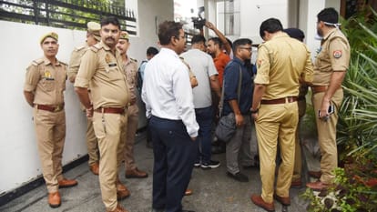 UP: Police deployed outside Mata Prasad Pandey's house in Lucknow, SP delegation to leave for Bareilly today