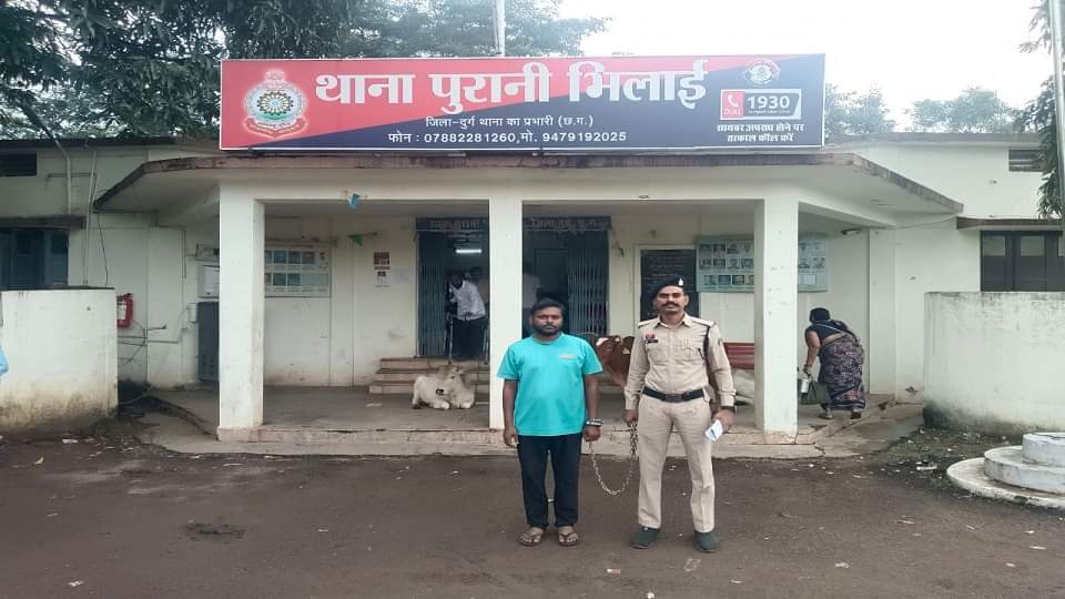 पुलिस की गिरफ्त में आरोपी