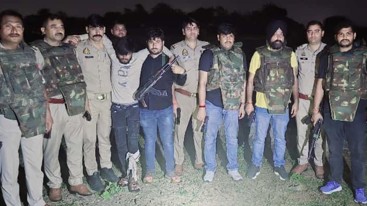 Jhansi: A criminal injured in a police encounter, had stolen jewellery and cash worth Rs 1 crore.