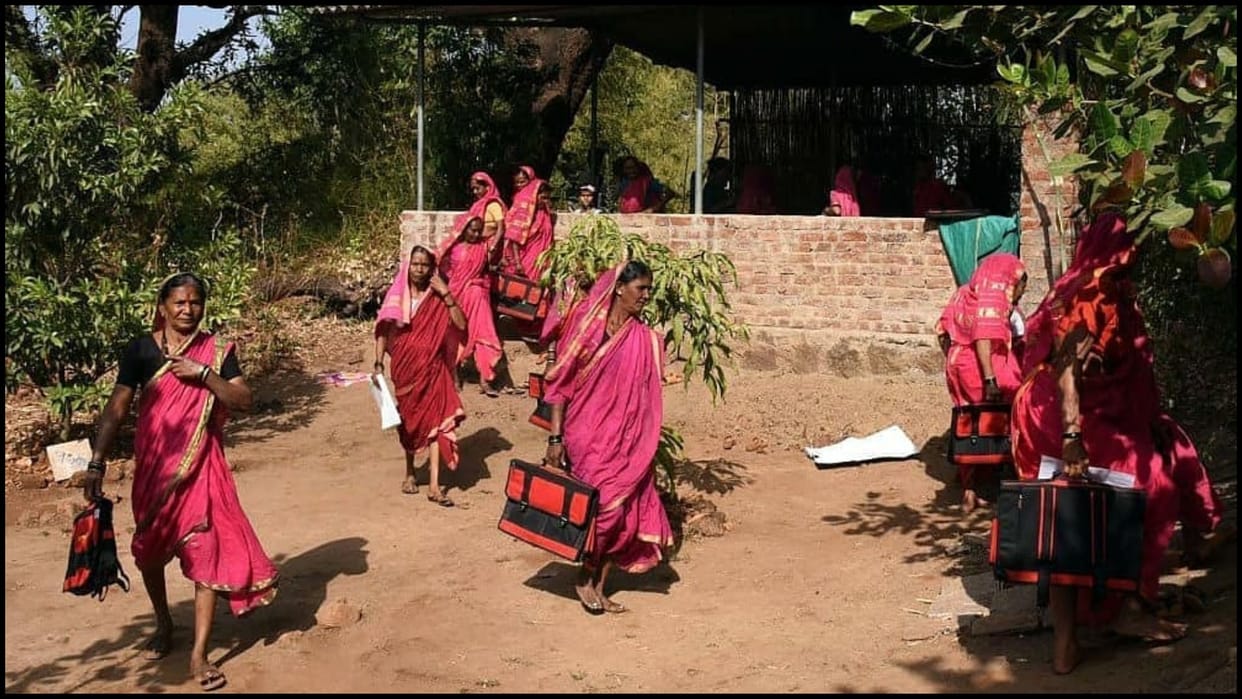 India first school for grandmothers education Aajibaichi shala thane