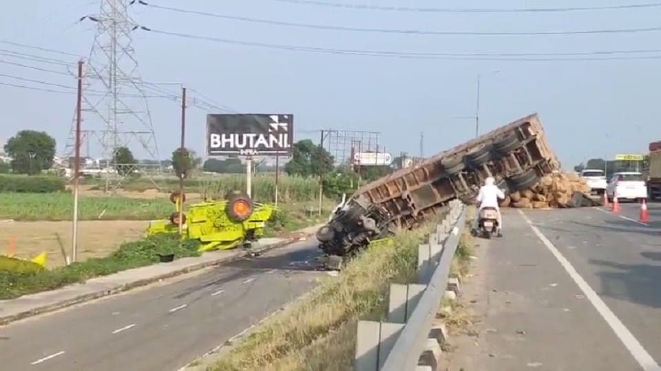 accident on NH-9 Truck collides with combine machine one dead and four injured