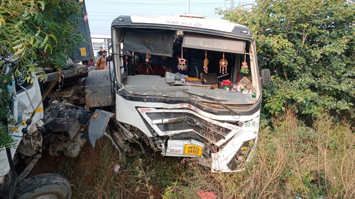 Jhajjar: Bus-truck collision near Kaloi-Dadri Toi, over 30 injured