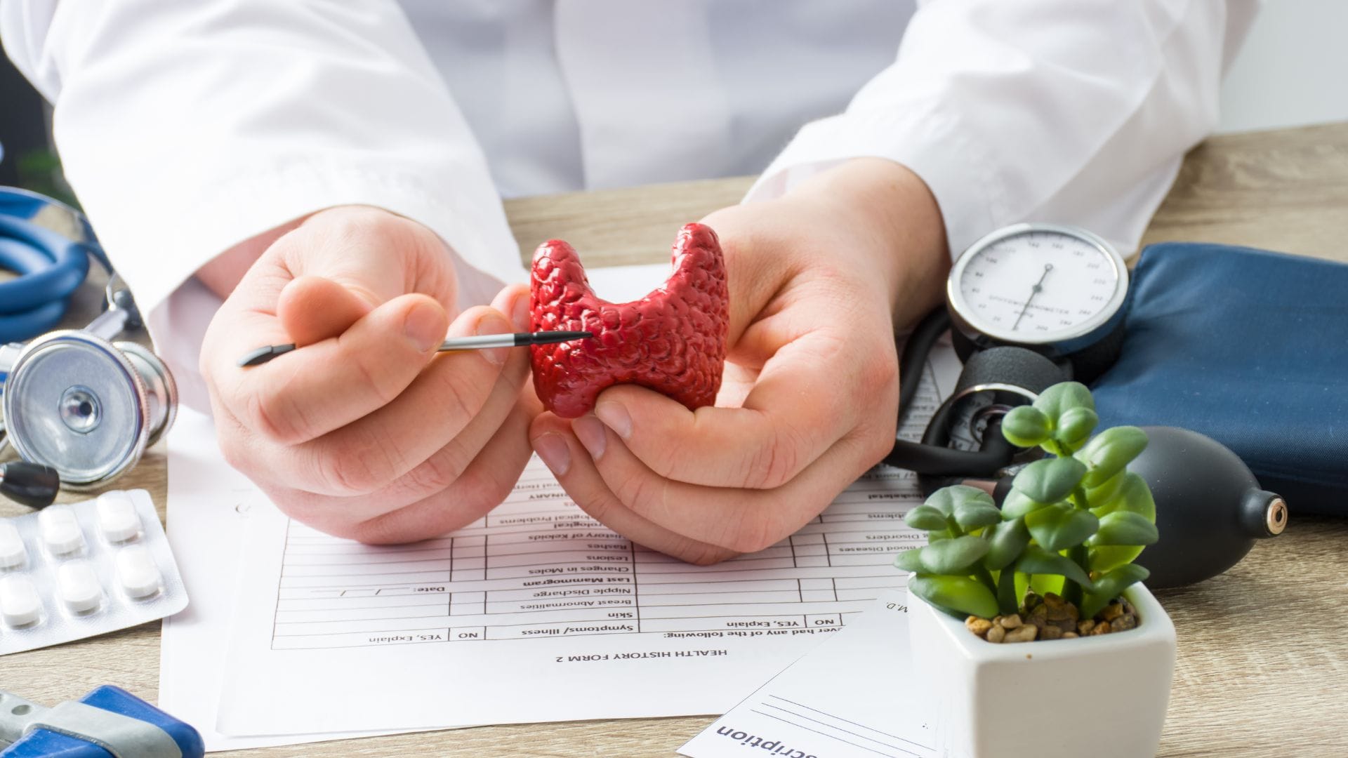 thyroid disease risk factors in hindi thyroid ki bimari kyu hoti hai aur isse kaise bache