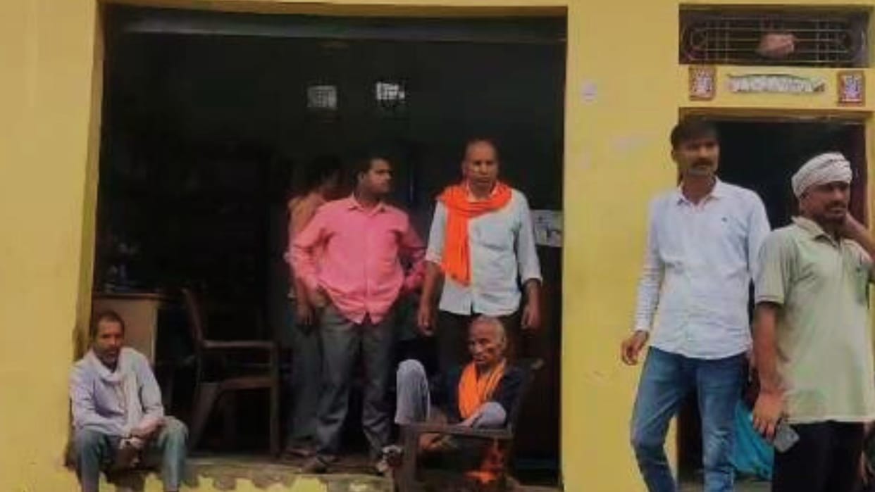 UP Accident Weaver returning from carpet company dies in accident four-year-old son asks what happened to Papa