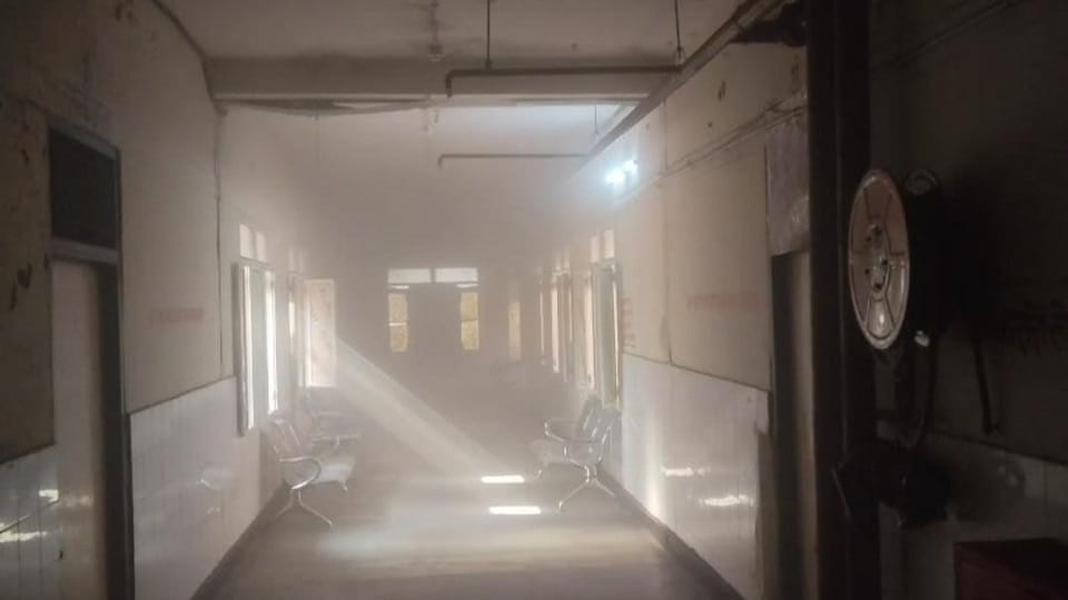 Fire breaks out in Hathras Bagla District Hospital