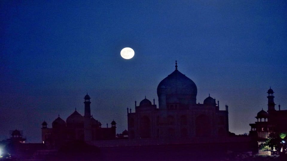 People are excited to visit the Taj on Sharad Purnima in agra