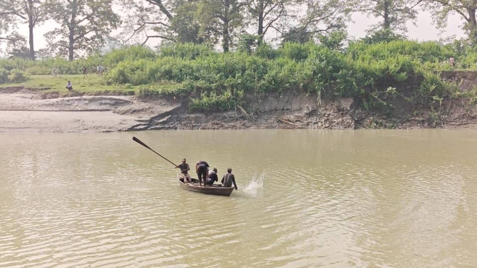 dolphin got trapped in Saryu Canal in Bahraich On World Dolphin Day Forest and WWF teams involved in rescue