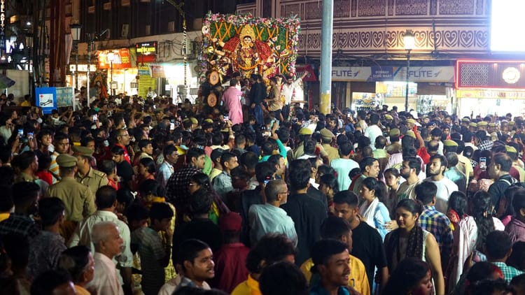 Maa Durga Immersed After Performing Sindoor Khela Ritual Amid Tight Security In Varanasi – Amar Ujala Hindi News Live