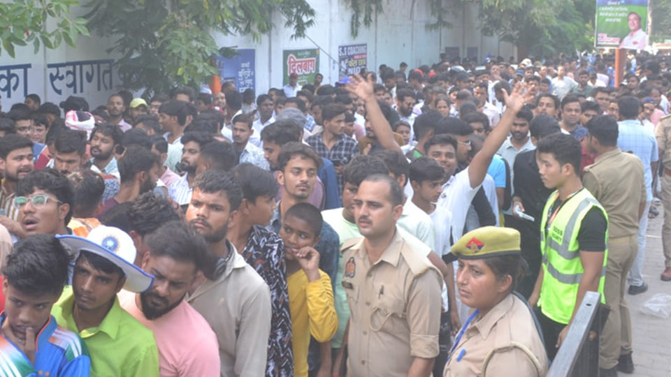 Kanpur: Green Park witnessed a cricketing frenzy, attracting over 20,000 spectators