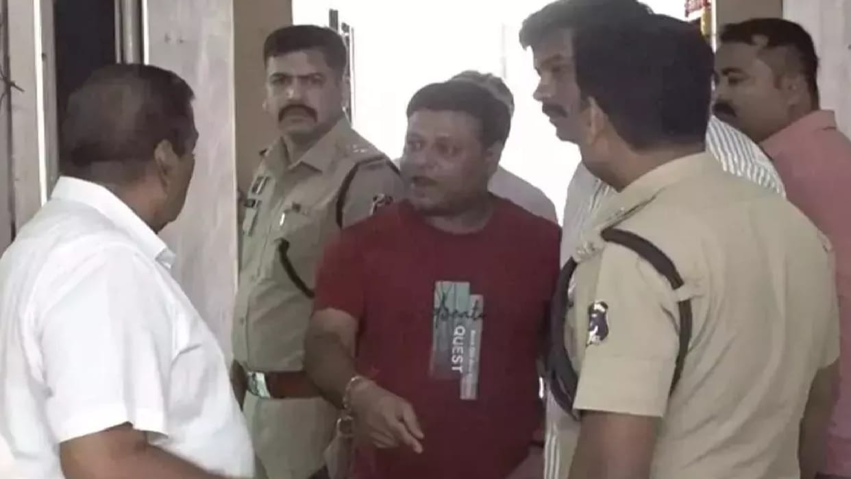 A fake drama of silver robbery worth Rs 1.29 crore was created to hide the money lost in gambling in Raipur