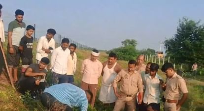 Kannauj: आगरा-लखनऊ एक्सप्रेसवे पर युवक का शव मिला, पुलिस ने हत्या की आशंका से किया इनकार, जांच शुरू Kannauj Body of a youth found on Agra Lucknow Expressway police rule out possibility of murder