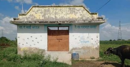 Kanpur Community toilets taps missing seats broken 45 lakh rupees paid every month