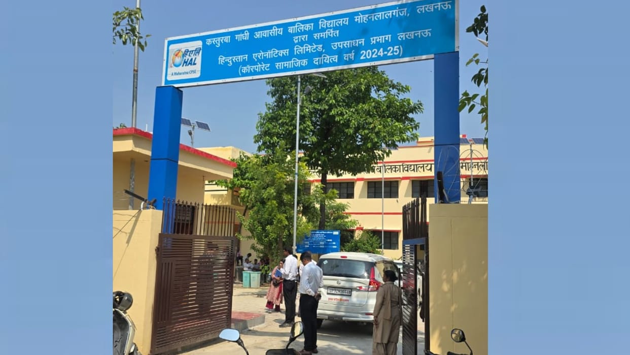 Mohanlalganj: A team arrived to investigate allegations of harassment of girls at Kasturba Vidyalaya.