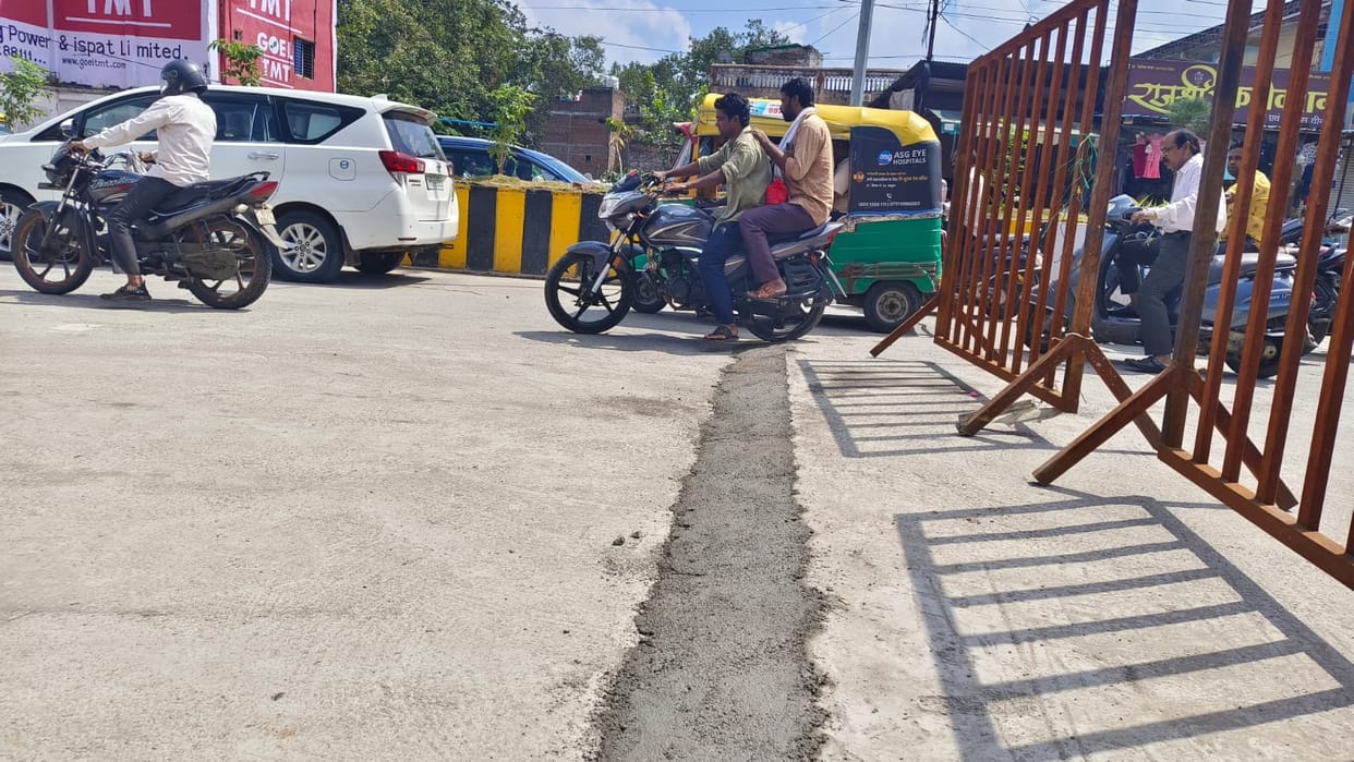 Indore: Patchwork on the flaws of the new Malwa Mill Bridge in Indore, cement applied to the gaps.