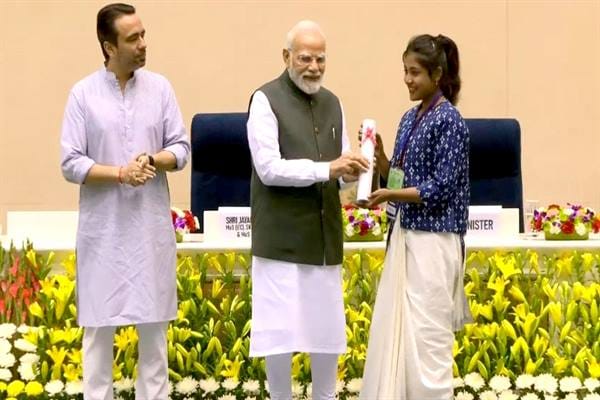 MP News: Prime Minister Modi honored Betul's daughter, Madhya Pradesh's skills shine at the national level