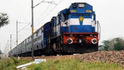 स्पेशल ट्रेन।