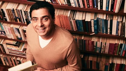 Shah Rukh Khan is not Bollywoods richest actor but Ronnie Screwvala he never acted