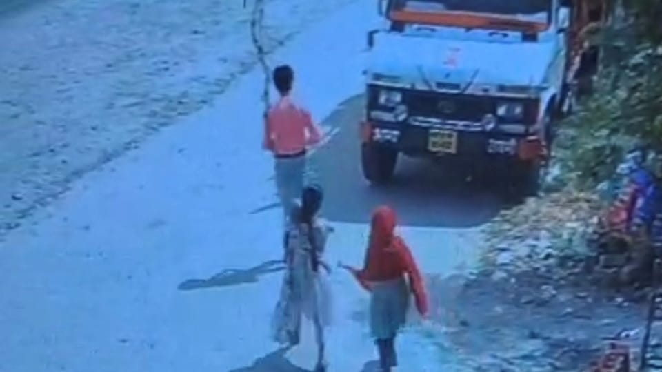husband jumped into Yamuna with four children after wife eloped with her lover in Kairana of shamli