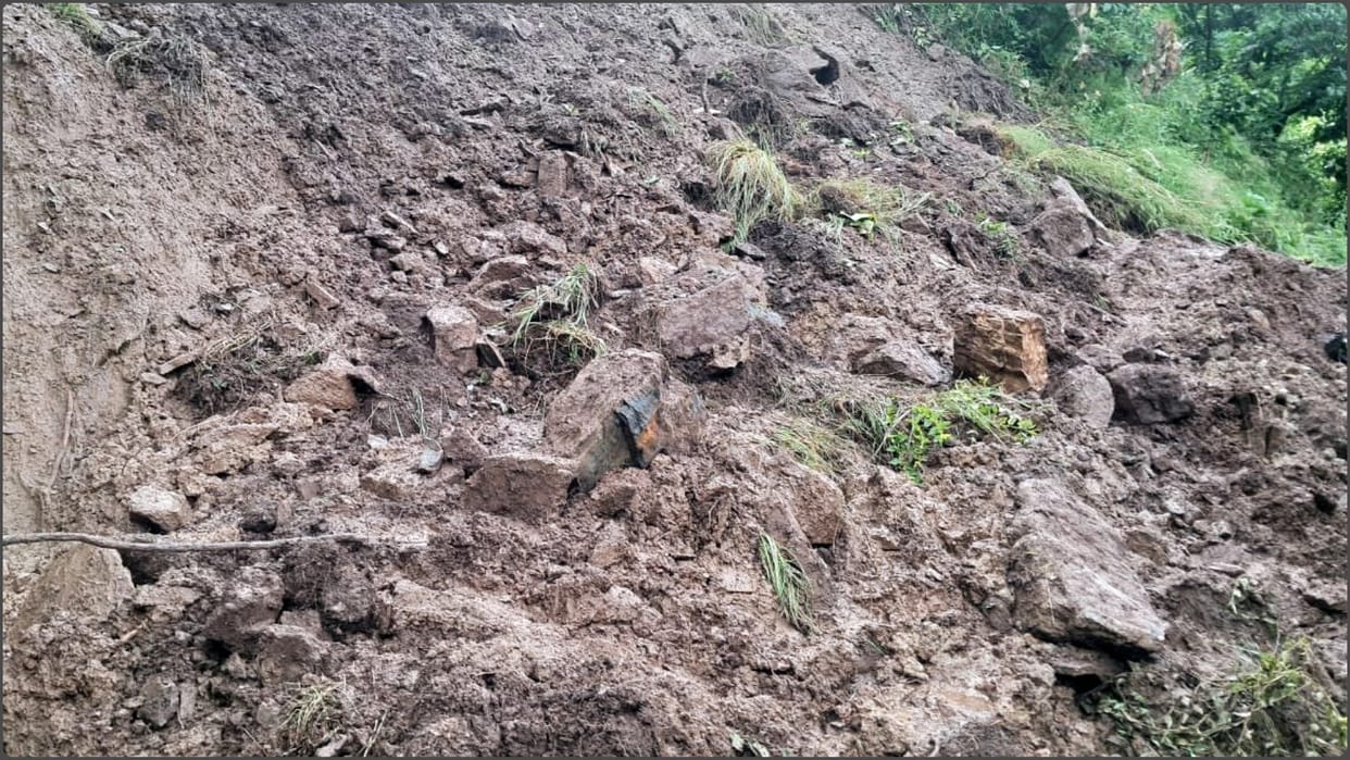Massive landslide in Indonesia: 42 people  missing during training several dead