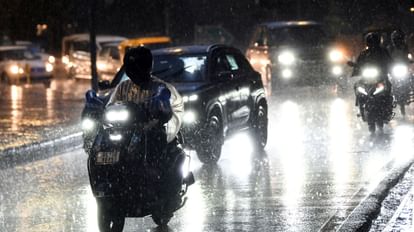 Delhi : It is raining in NCR