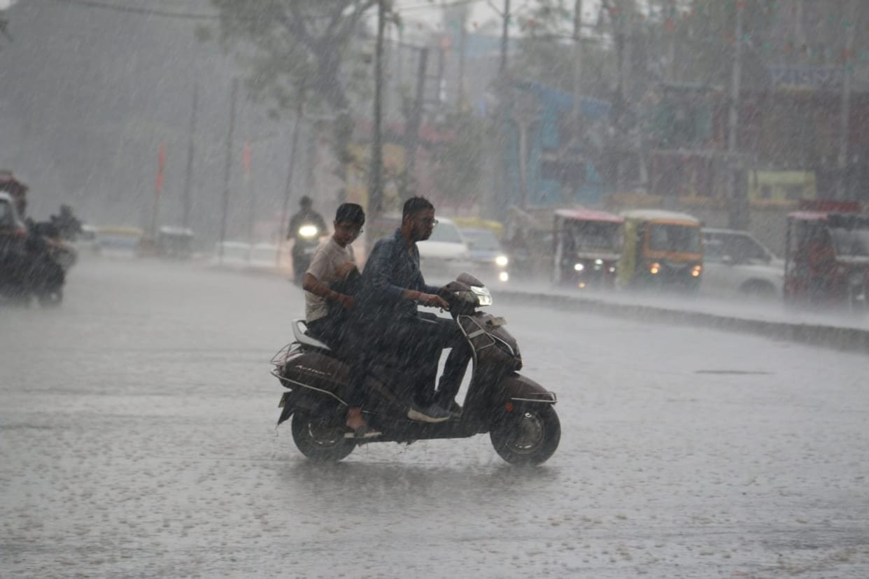MP Weather Today: Light rain is expected in Madhya Pradesh today, the rain system will weaken now, monsoon wil