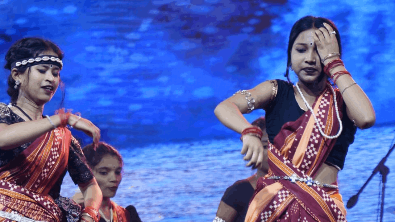 Music and cultural programs organized on second day of Bastar Dussehra Folk Festival