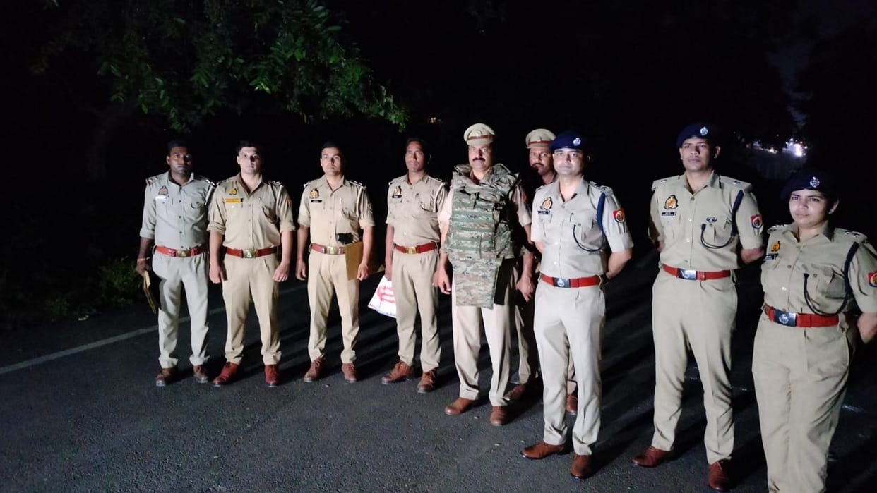 Police encounter with two chain snatching accused late night, one shot in the leg, the other absconding