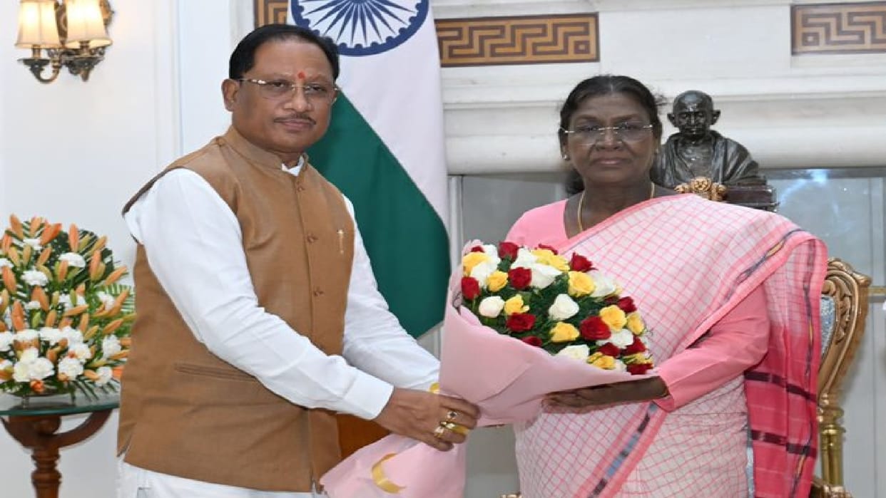 Chhattisgarh: CM Vishnudeo Sai met President Draupadi Murmu and invited her to visit Chhattisgarh