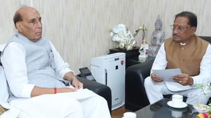 सीएम साय ने की केंद्रीय रक्षा मंत्री राजनाथ सिंह से मुलाकात