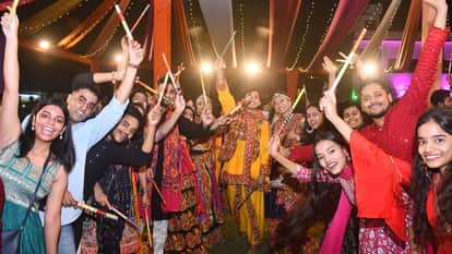 Dandiya Night: city of Brass danced to Renuka 52-yard dance; see pictures of the excitement