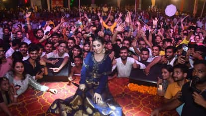 Dandiya Night: city of Brass danced to Renuka 52-yard dance; see pictures of the excitement