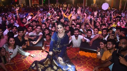 Dandiya Night: city of Brass danced to Renuka 52-yard dance; see pictures of the excitement