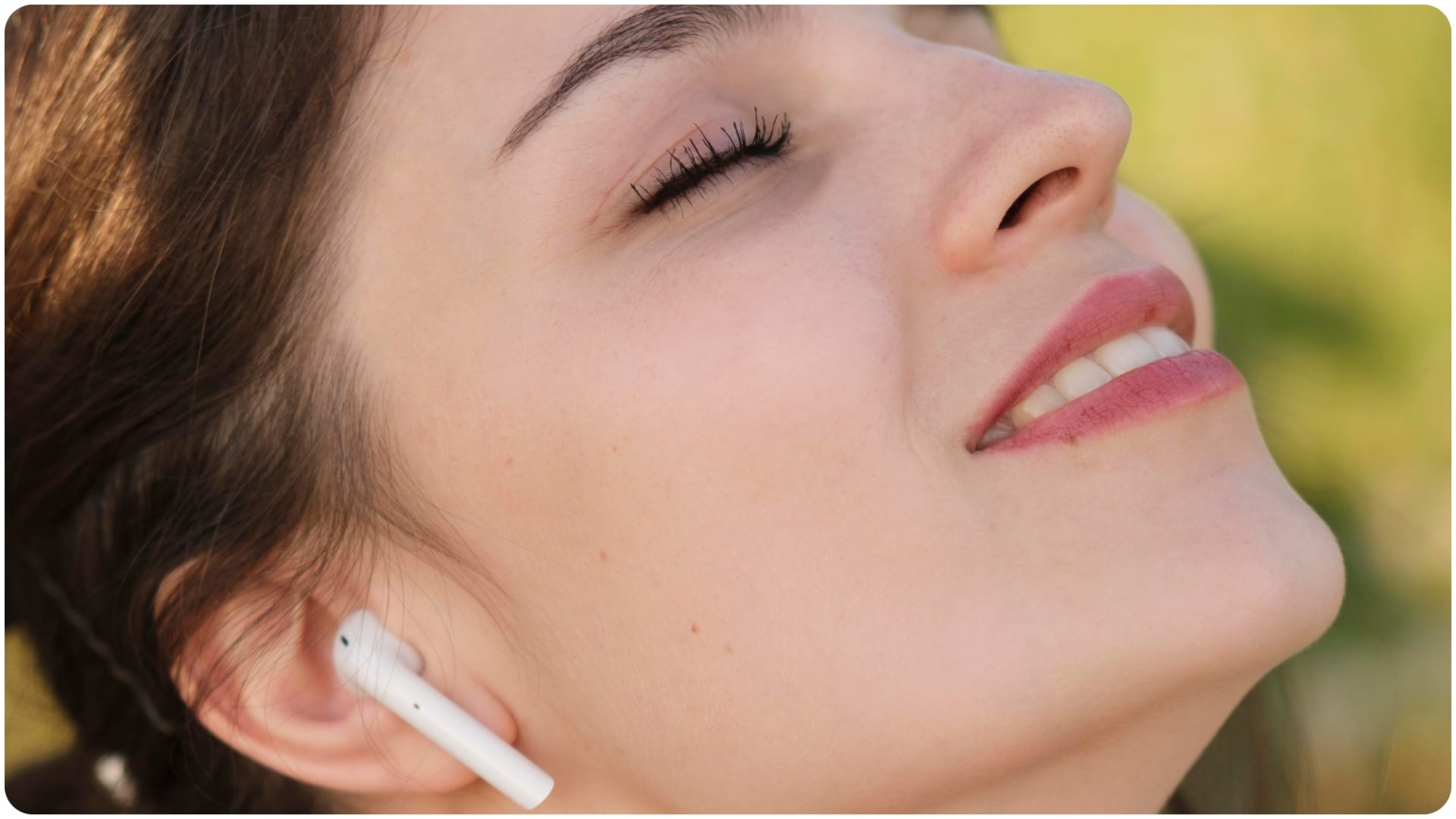 Wearing earphones for a long time can increase the risk of hearing loss know in hindi